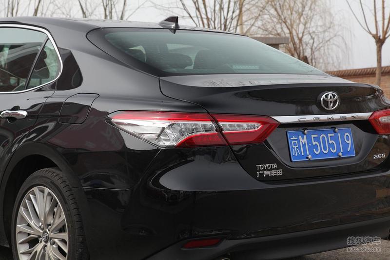 【 丰田凯美瑞图片】_墨晶黑_外观_搜狐汽车网