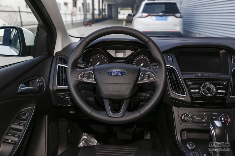 2018款福特福克斯三厢16l自动风尚智行版