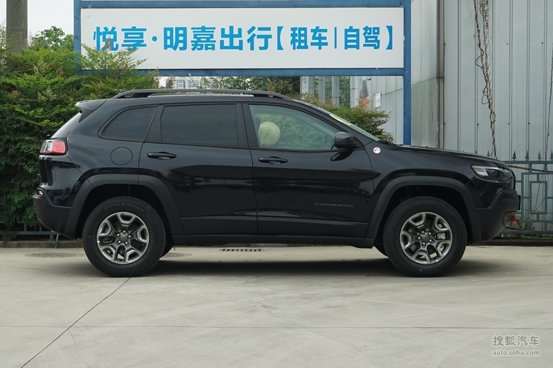 【 jeep自由光图片】_晶黑_外观_搜狐汽车网
