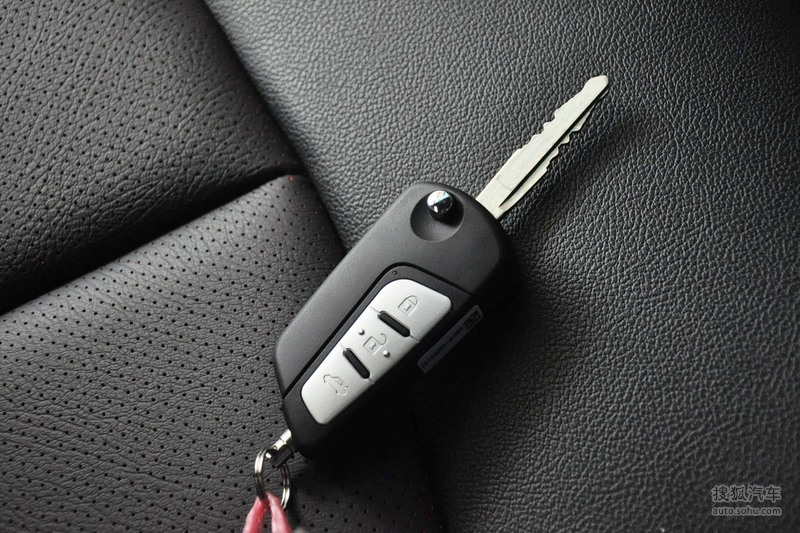 2014款奔腾b70 1.8t自动运动尊贵型 - 汽车钥匙