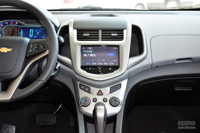 2014款雪佛兰爱唯欧三厢16l自动风尚版中控台