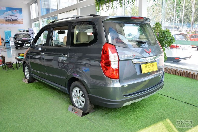 88万 询底价 看配置 2014款五菱宏光s 1.5l手动豪华型