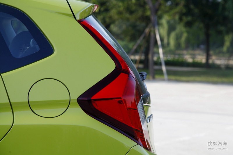 【 本田飞度图片】_2014本田飞度1.5本地评测