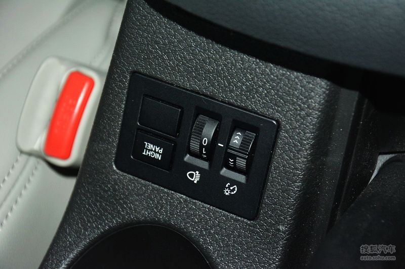 【 北汽新能源eu系列图片】_2016款 eu260乐享版_黑色/灰色_内饰_搜狐