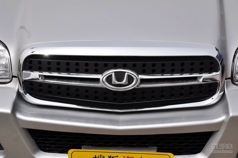 2010款华泰圣达菲c918t手动豪华型到店实拍