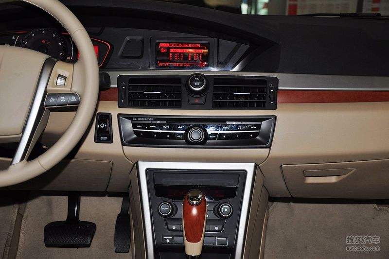 【 荣威550图片】_红胡桃色桃木_内饰_搜狐汽车网
