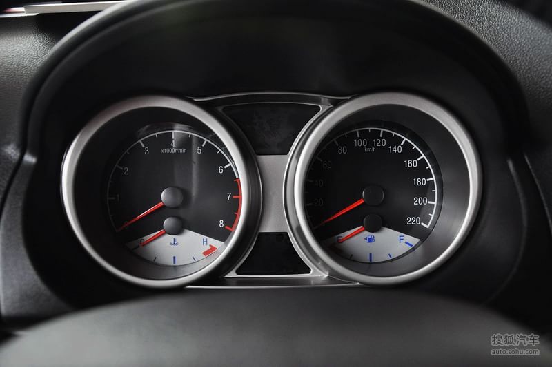 2013款吉利英伦sx7 2.0l手动尊贵型