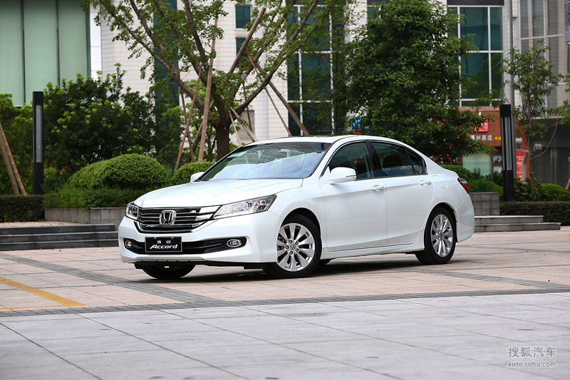 2014款本田雅阁2.4exn 豪华导航版试驾实拍