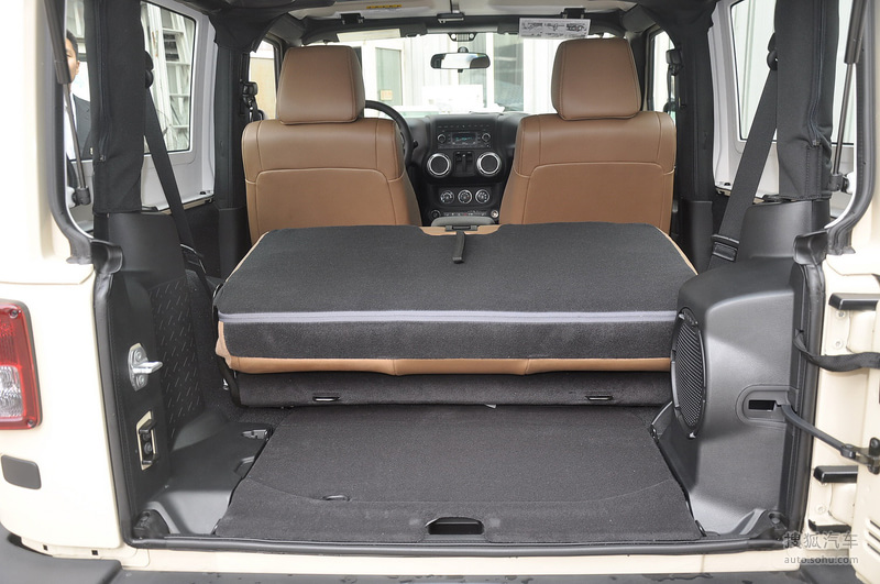 2012款jeep吉普牧马人sahara 3.6l两门版