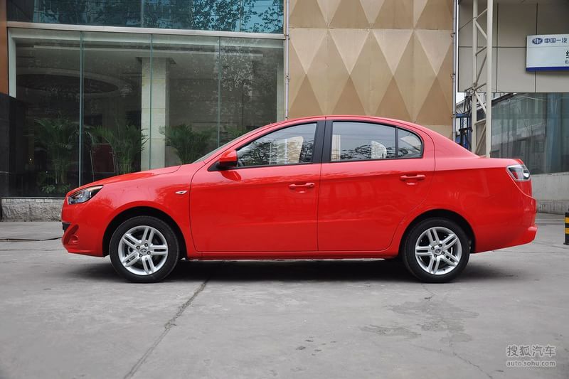 欧朗一汽轿车欧朗三厢2012款欧朗1.5l自动豪华型到店实拍