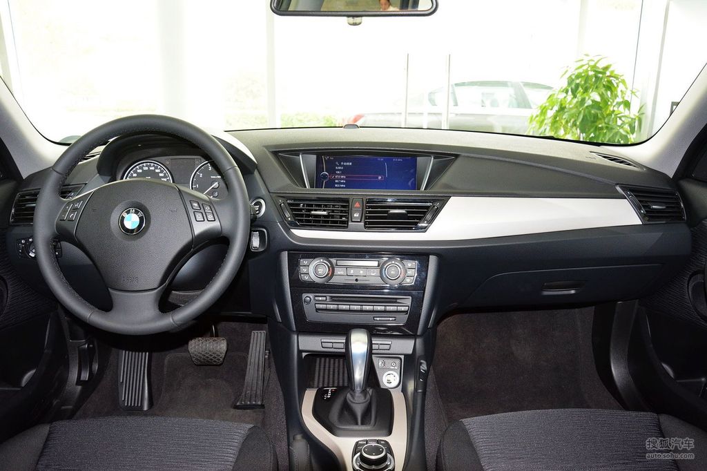【宝马x1 2013款sdrive18i 领先型内饰深色内饰高清图片t3001519】