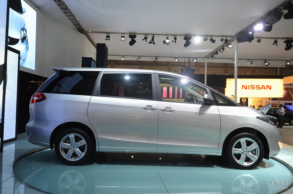 比亚迪m6车展实拍