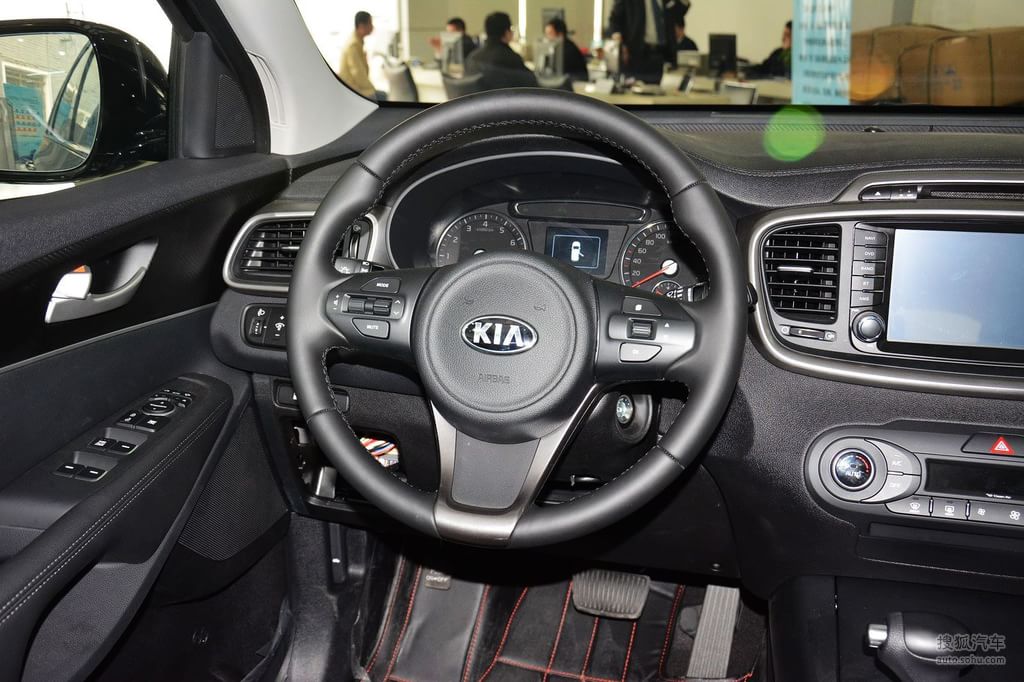 2015款起亚索兰托l 2.4gdi汽油2wd运动版5座