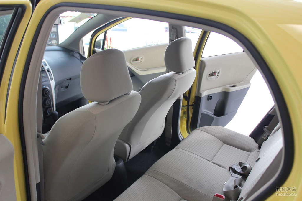 丰田雅力士内饰t583251图片_图库_搜狐汽车