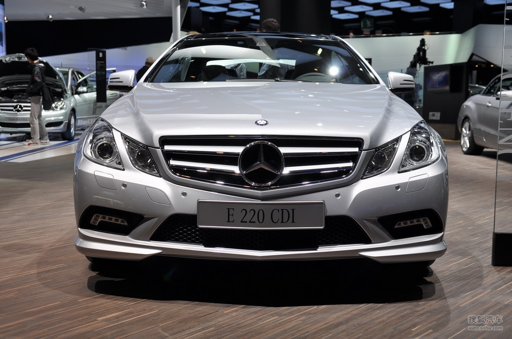 奔驰e220 cdi coupe巴黎车展实拍