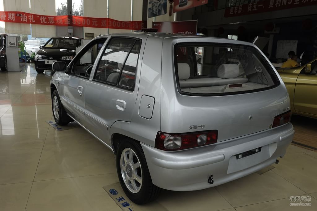 一汽夏利a 两厢