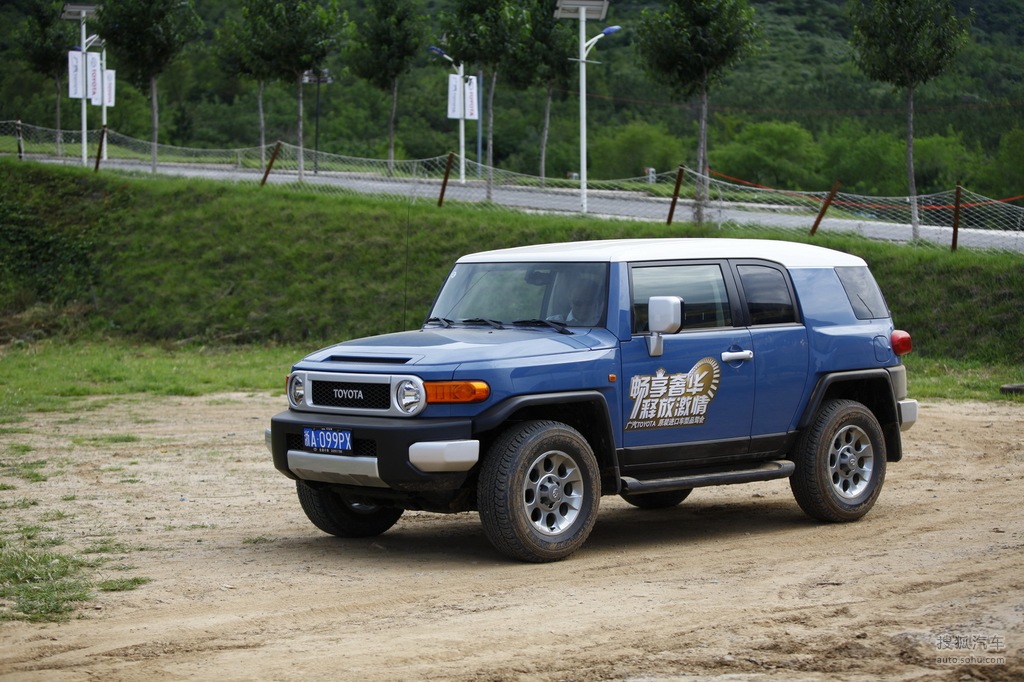 丰田fj酷路泽