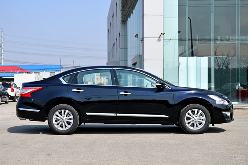 实拍2013款东风日产天籁 2.5l xl领先版