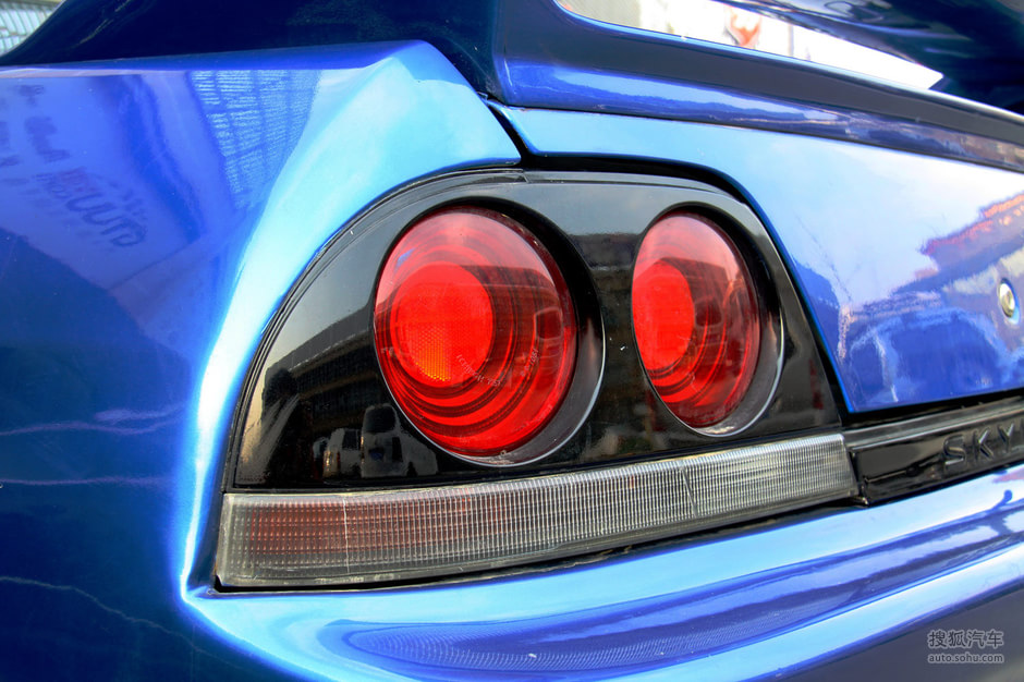 光环外的战神实拍飘移赛车日产r33gtt