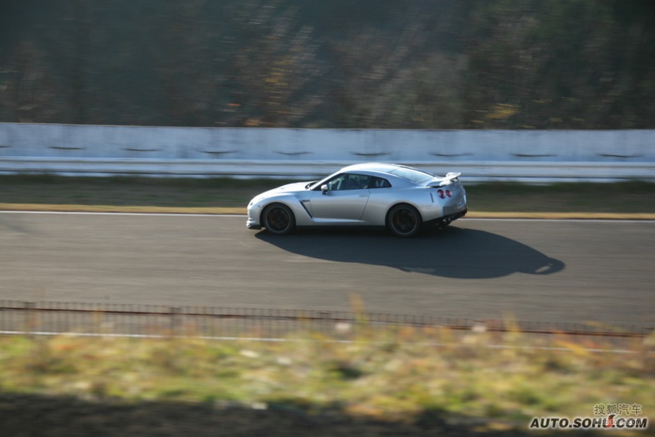 8l 美规旗舰版 图片 实拍 外观 正前 车款图片|图片id:370631_搜狐