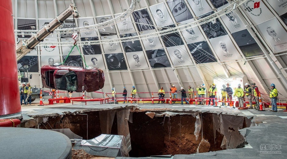 天灾降临豪车被毁!汽车博物馆地震损失惨重