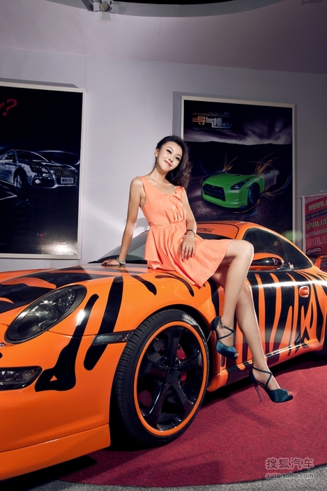 风摆杨柳 酥胸微露的奥迪r8/保时捷女郎!