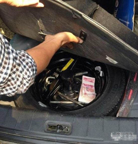 男人们看这里车上能藏私房钱的好地方