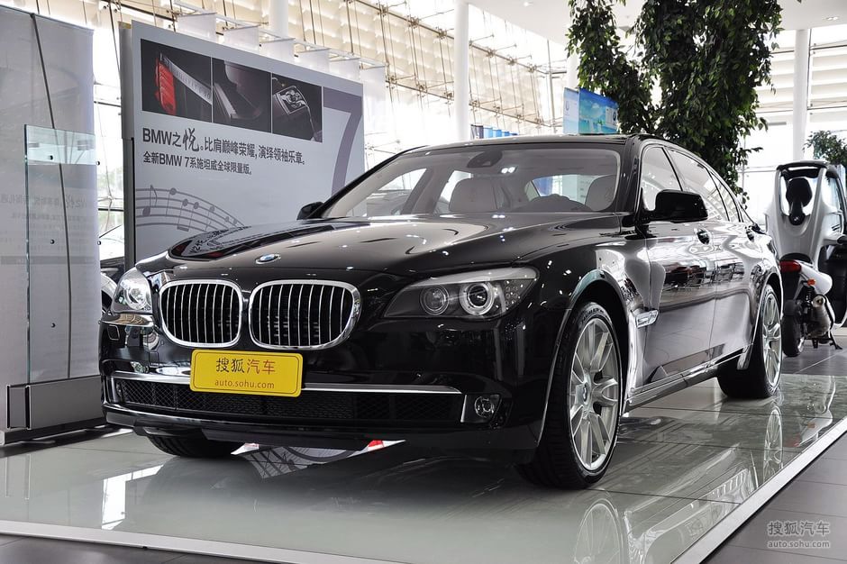 2011款宝马760li施坦威全球限量版 - 车前45° 提示:支持键盘翻页