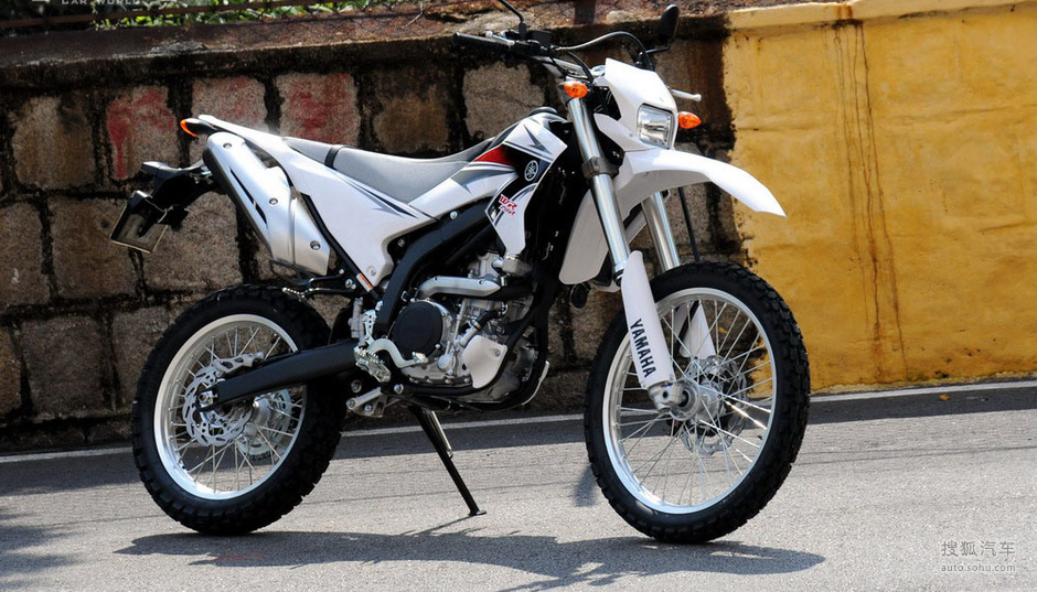 路上行山上爬越野摩托車雅馬哈wr250r